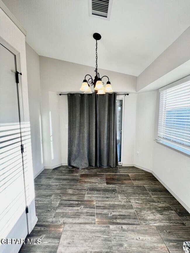 Building Photo - 10148 Red Vly