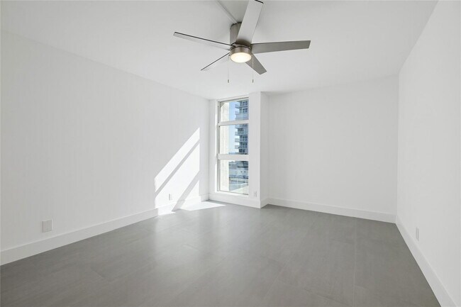 Building Photo - 1360 S Ocean Blvd