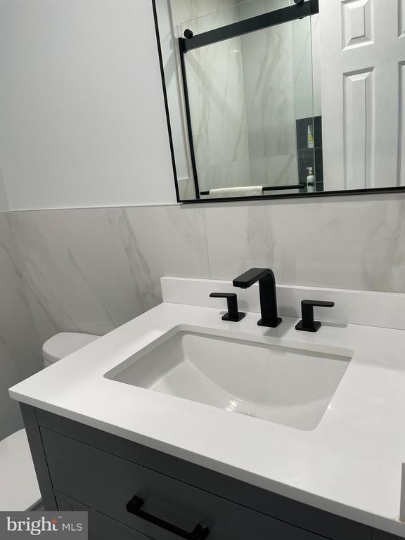 Building Photo - 6 Harris Ct