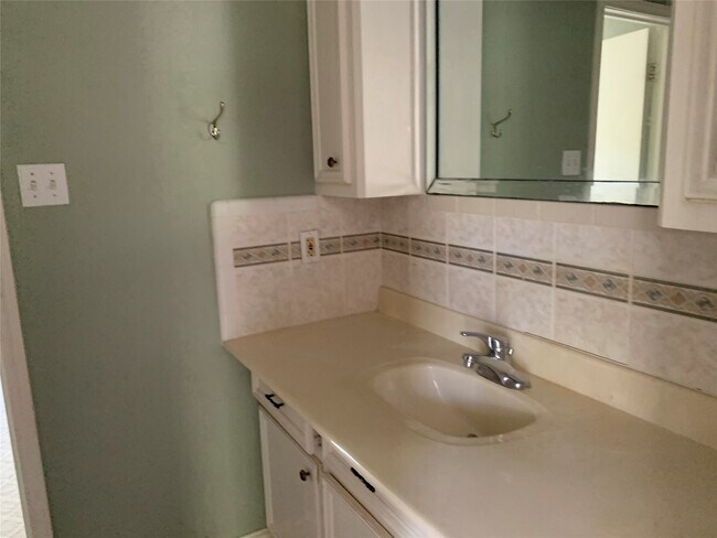 Building Photo - 4722 Woodside St