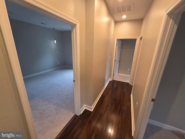 Building Photo - 402 McKenzie Dr