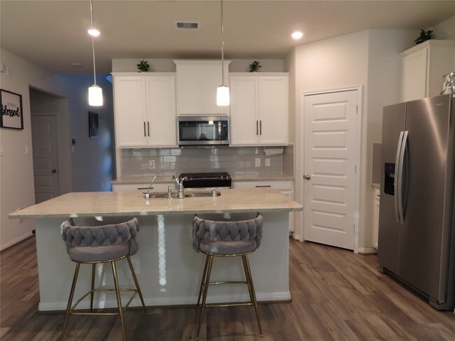 Building Photo - 10818 Sugar Pne Ln