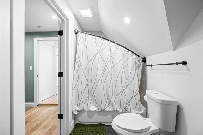 Building Photo - 906 Villa Ave