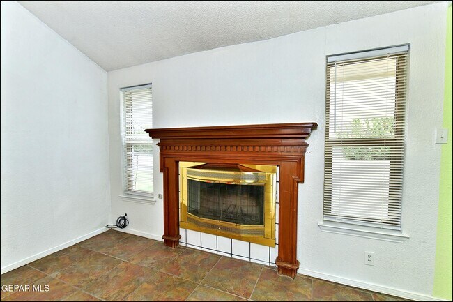 Building Photo - 853 Nita Fay Dr