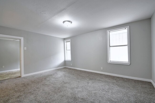 Building Photo - 1-BEDROOM WITH DEN IN AVENIDA GUADALUPE