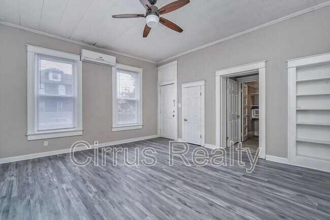 Building Photo - 301 Cedar St