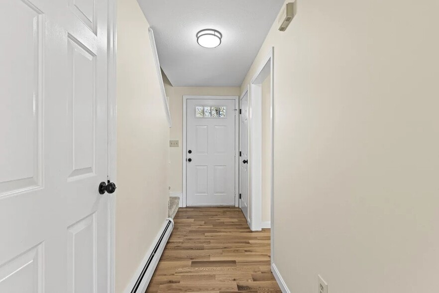 Entry Hallway - 162 Beach St