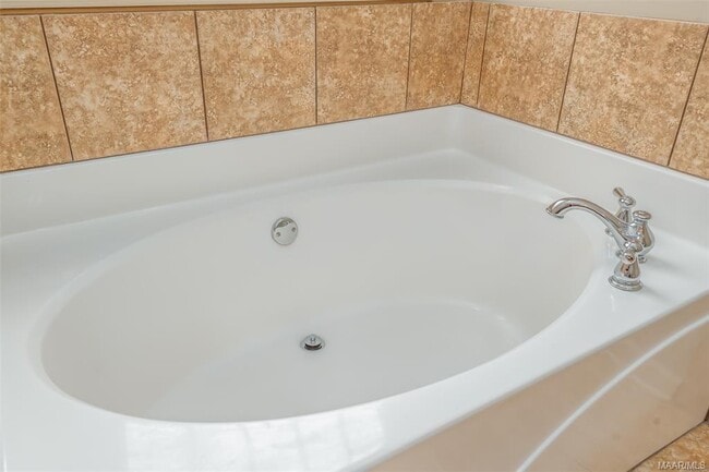 Building Photo - 9025 Saw Tooth Loop