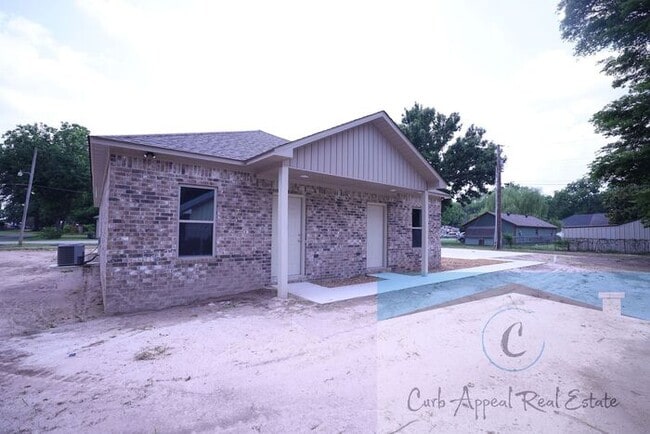 Building Photo - Move in special $700!! Luxury 2 bed, 1 bat...