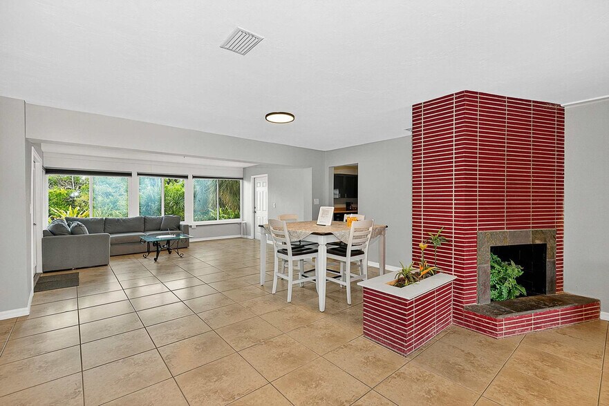 Building Photo - 324 Avenida Madera