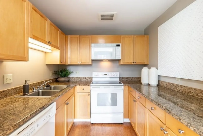 Building Photo - Modern Rental Unit in Prime West End / North Station Location