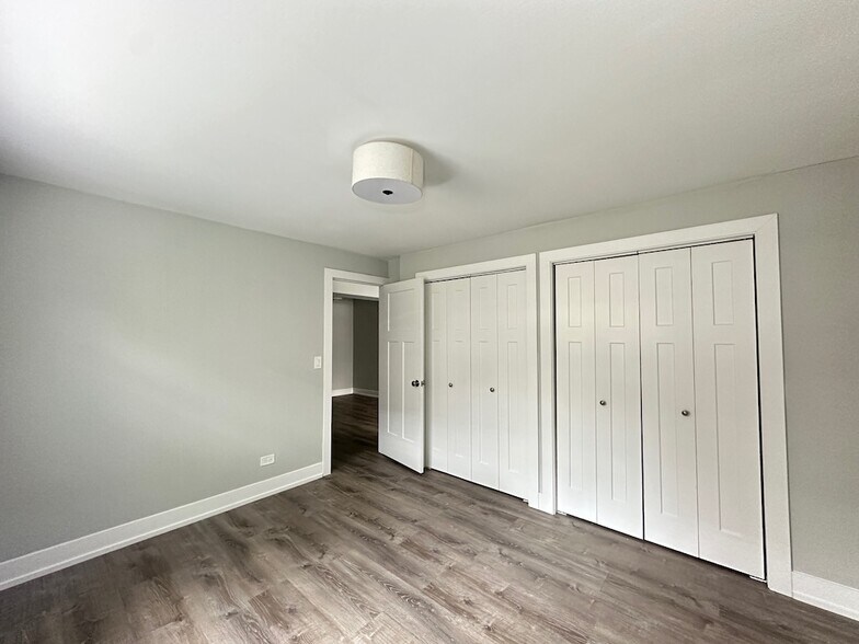 Building Photo - 509 W Barry Ave