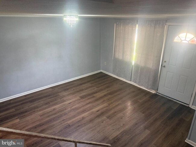 Building Photo - 2053 Larkhall Rd