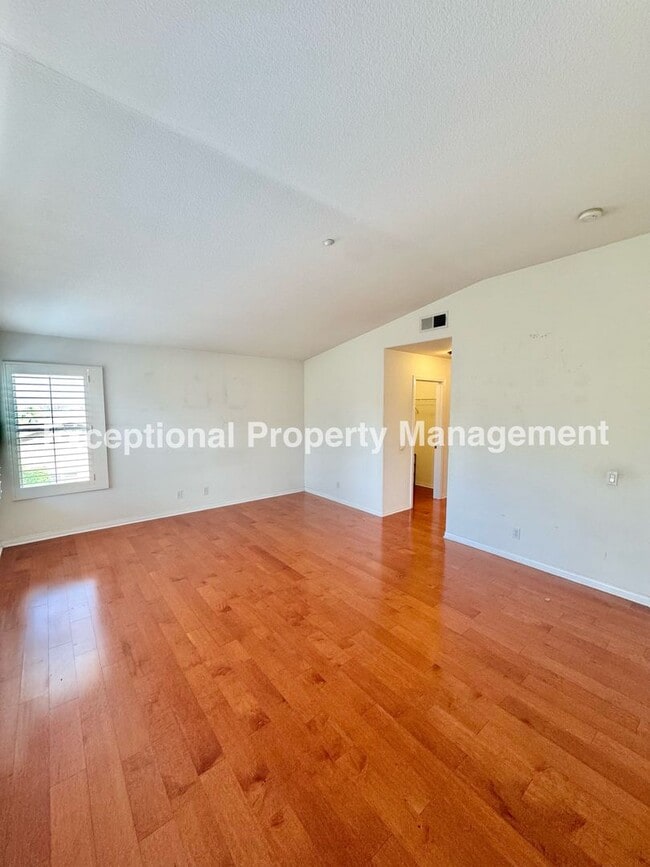 Building Photo - Ready to move in 4 bedroom 4 bath home!