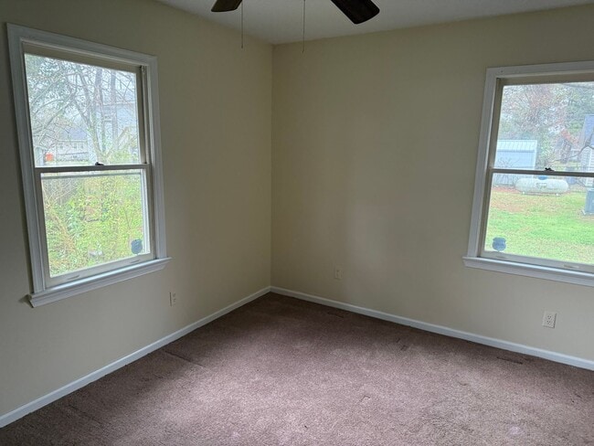 Building Photo - Lovely Home with a Great Location In Town