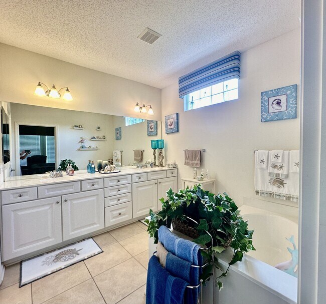 Building Photo - Large Beautifully Furnished Home in Sun City!