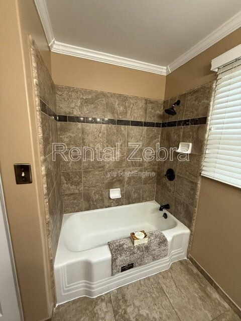 Building Photo - 1421 W 21st St