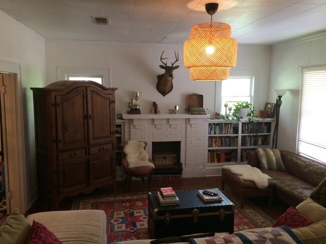 Living Room - 1409 N Austin St