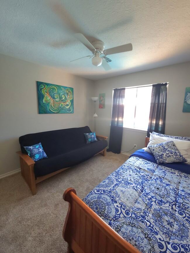 Twin room - 606 Tudor Ct