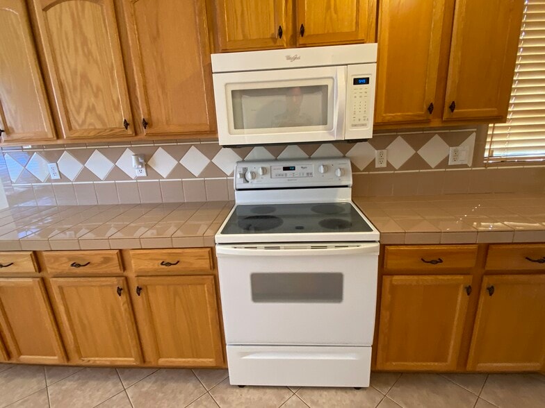 Building Photo - 13433 W Watson Ln