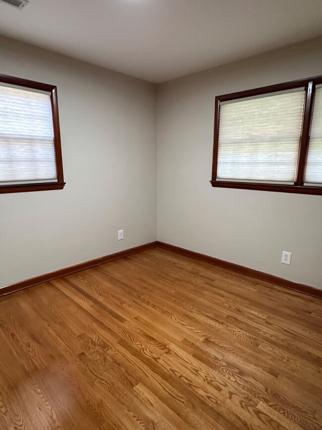 Building Photo - 3928 Inwood Dr