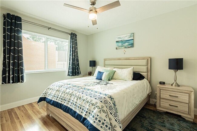 Building Photo - Bright & Spacious First-Floor Condo in Win...