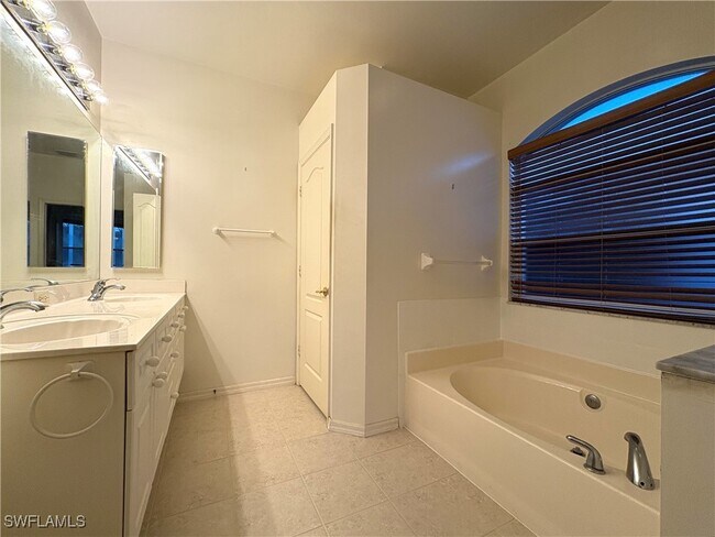 Building Photo - 2045 Crestview Way