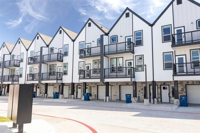 Building Photo - 2511 Washington St
