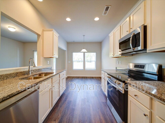 Building Photo - 916 S Battleground Ave
