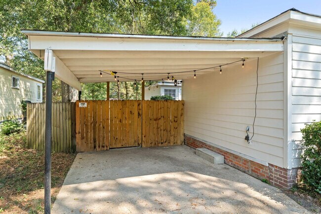 Building Photo - 1707 1st Terrace