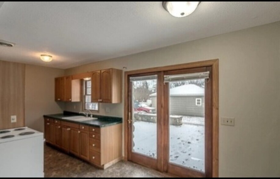 Kitchen & dining room (updates in progress) - 802 Le Hillier St