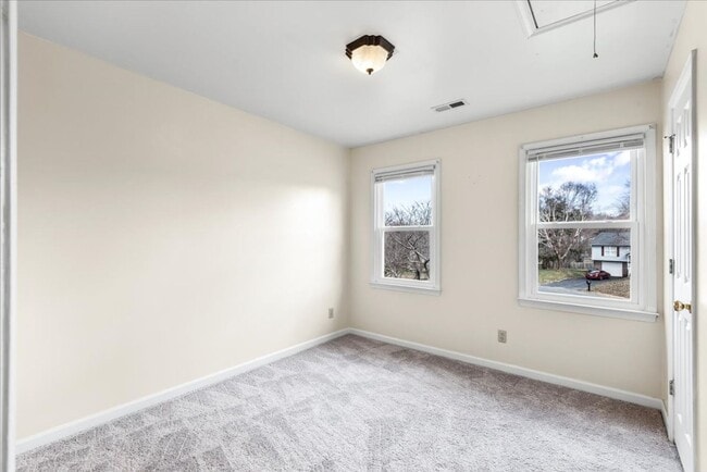 Building Photo - 10704 Live Oak Ct