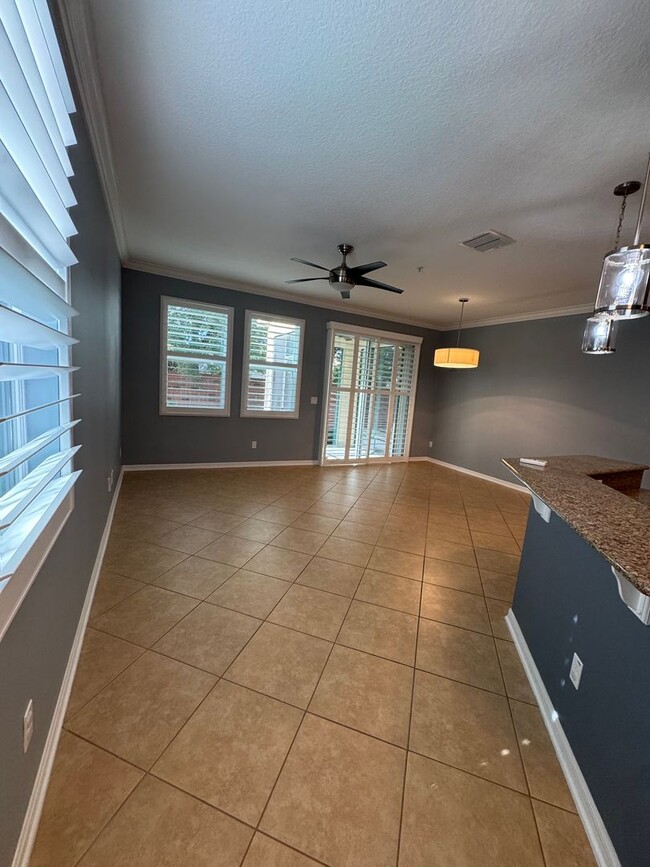 Building Photo - 3 BEDROOM. 2.5 BATHROOM TOWNHOME IN OVIEDO