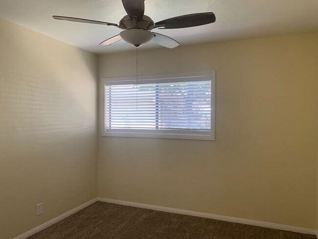 Building Photo - Emerald (3 unit detached)