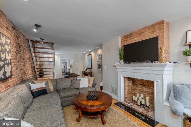 Building Photo - 2517 Fleet St