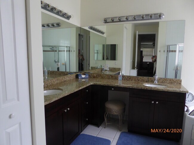 Building Photo - 552 Calamondin Way SW