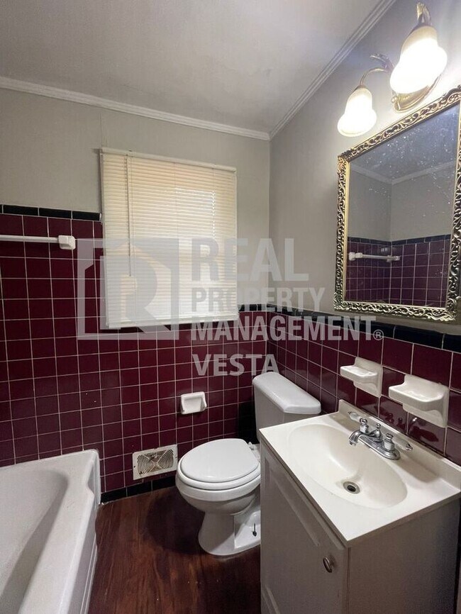Building Photo - Four Bedroom House in Central Macon