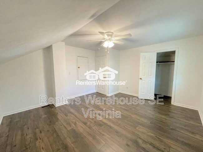 Building Photo - 411 Linkenborough Dr