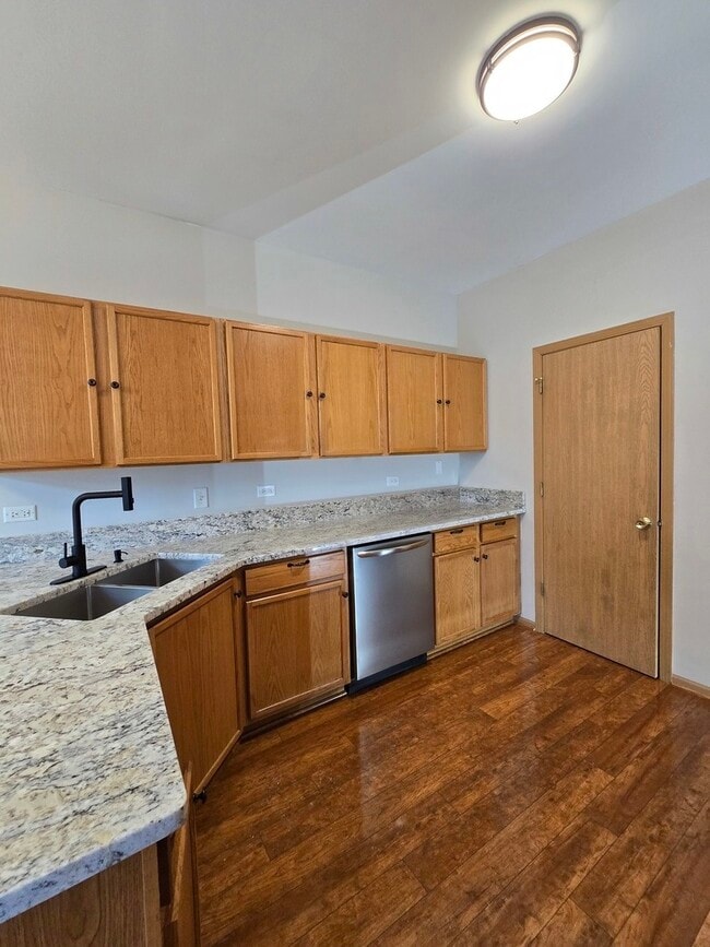 Building Photo - 5006 Syracuse Ct