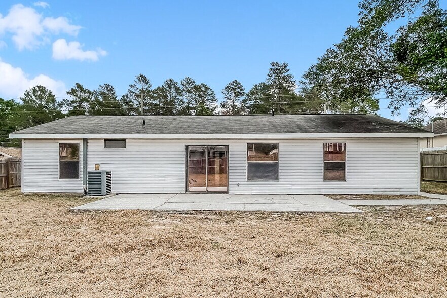 Building Photo - 13348 Linden Dr