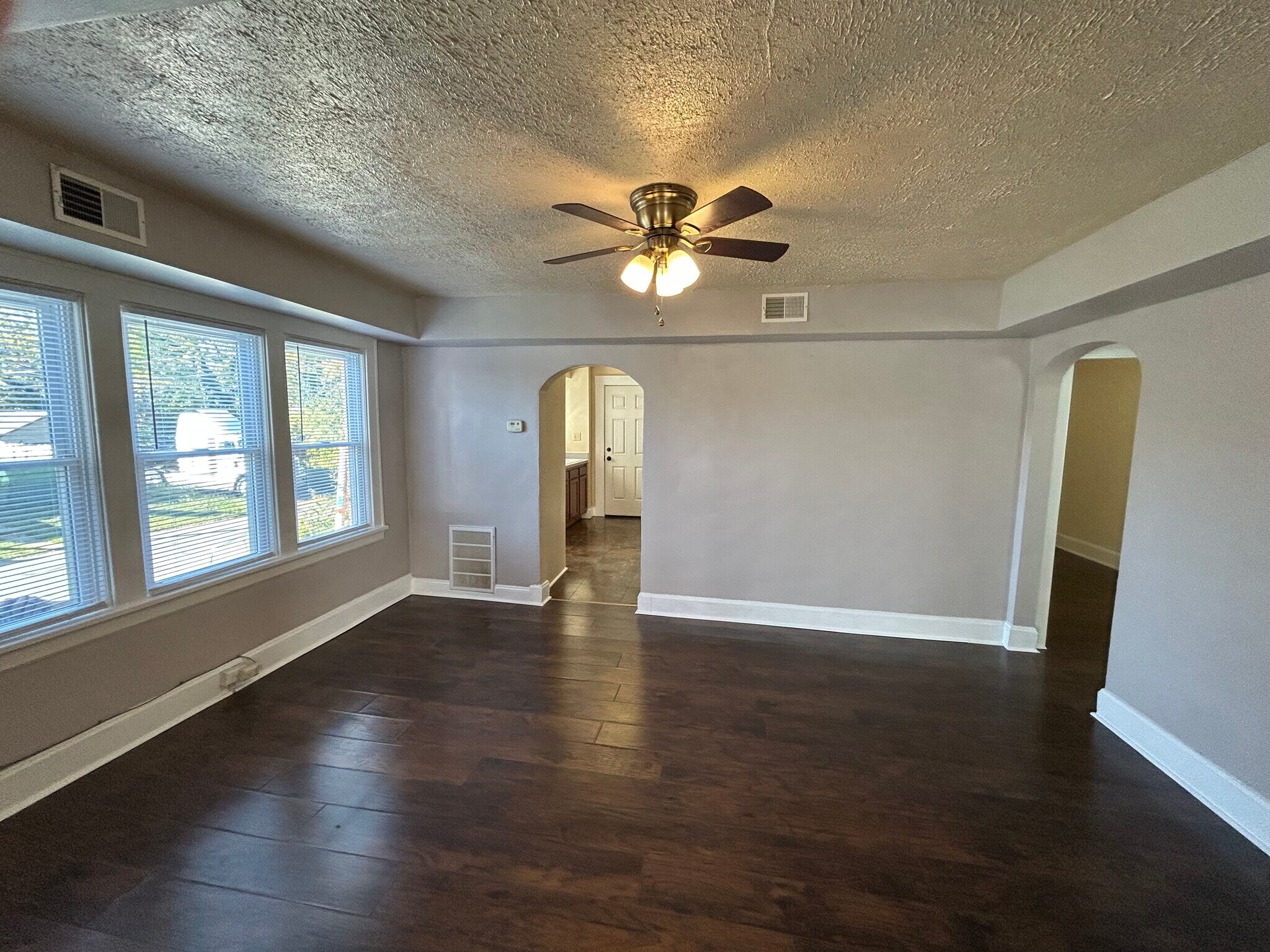 Building Photo - 1802 Lawn Ave