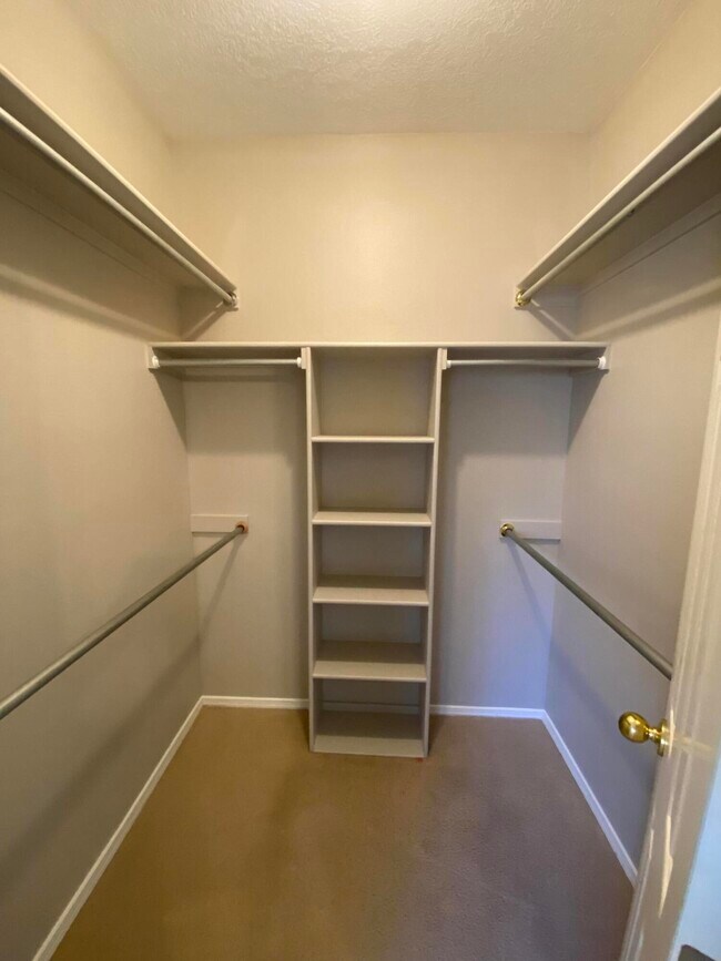 Building Photo - 7305 Peregrine Rd NE