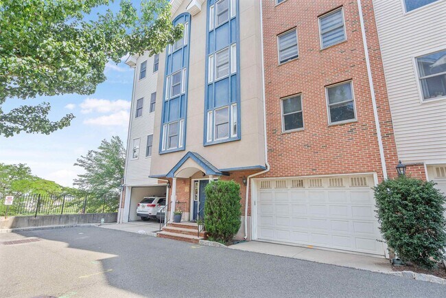 Building Photo - 620 38th St