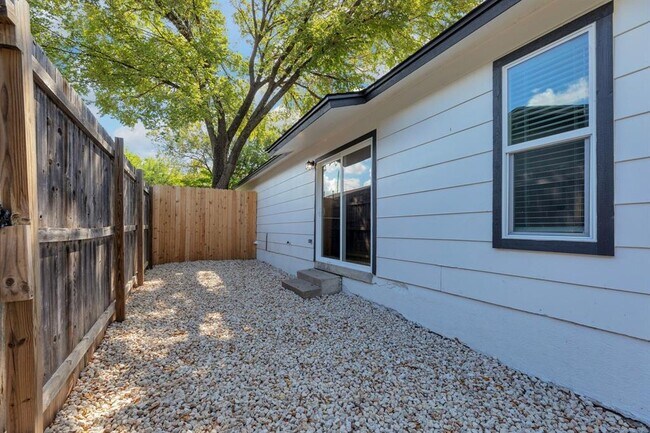 Building Photo - 1008 Wilks Ave