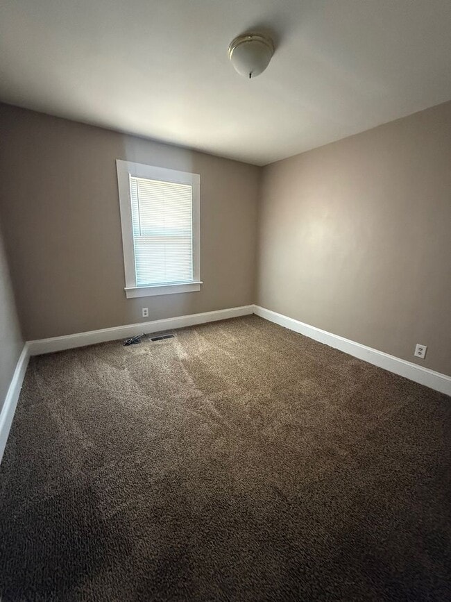 Building Photo - Duplex on Higgs St