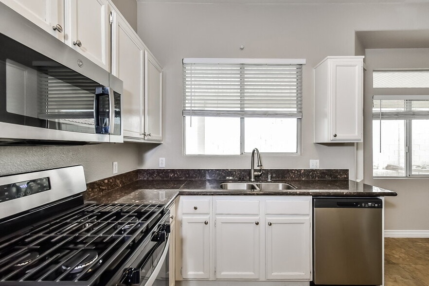 Building Photo - 2018 Annbriar Ave