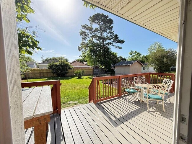 Building Photo - 628 Radiance Ave