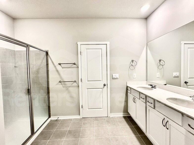 Building Photo - 2310 SW Plaza Pkwy