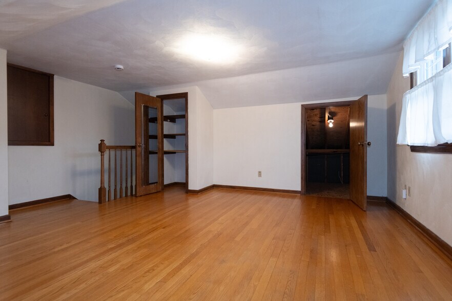 Building Photo - 561 Summit Ridge Dr