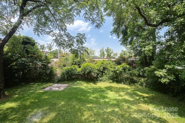 Building Photo - 4027 Bearwood Ave